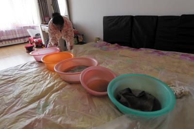 曹县楼上漏水，住户失联，小区没物管，业主维权难！律师来支招……
